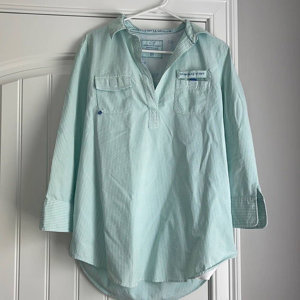 Vineyard Vines performance Harbor shirt /cover up. Mint green seersucker.